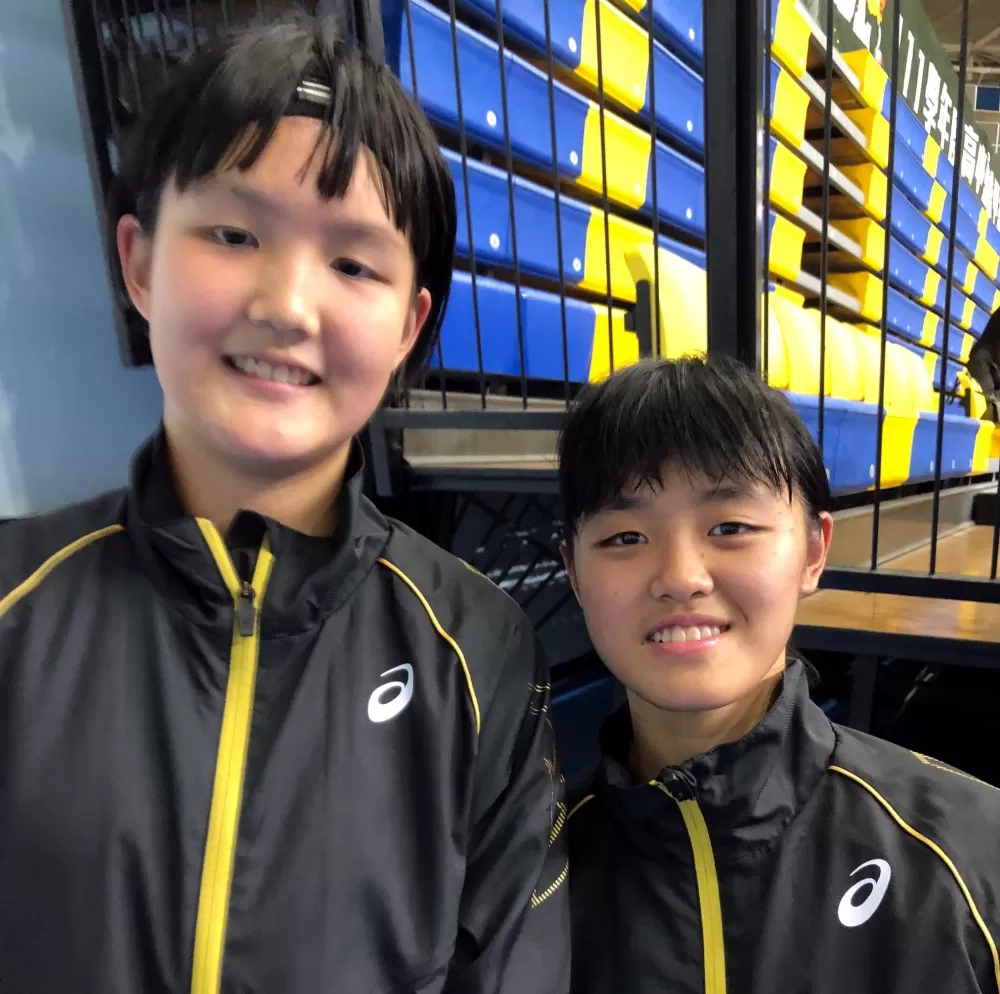 忠明內外「無心配」鍾芮涵（左）、陳美秀救駕。