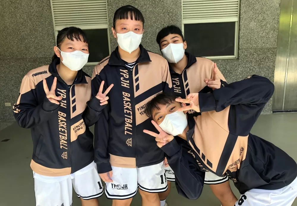 鹽埔4名國三學姊白庭瑄（左起）、謝芷婕、楊臻、簡宇婕。