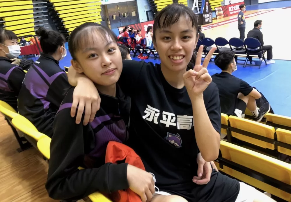 永平黃睿昱(左)腿傷OK再與黃以恬「一姊」合體。