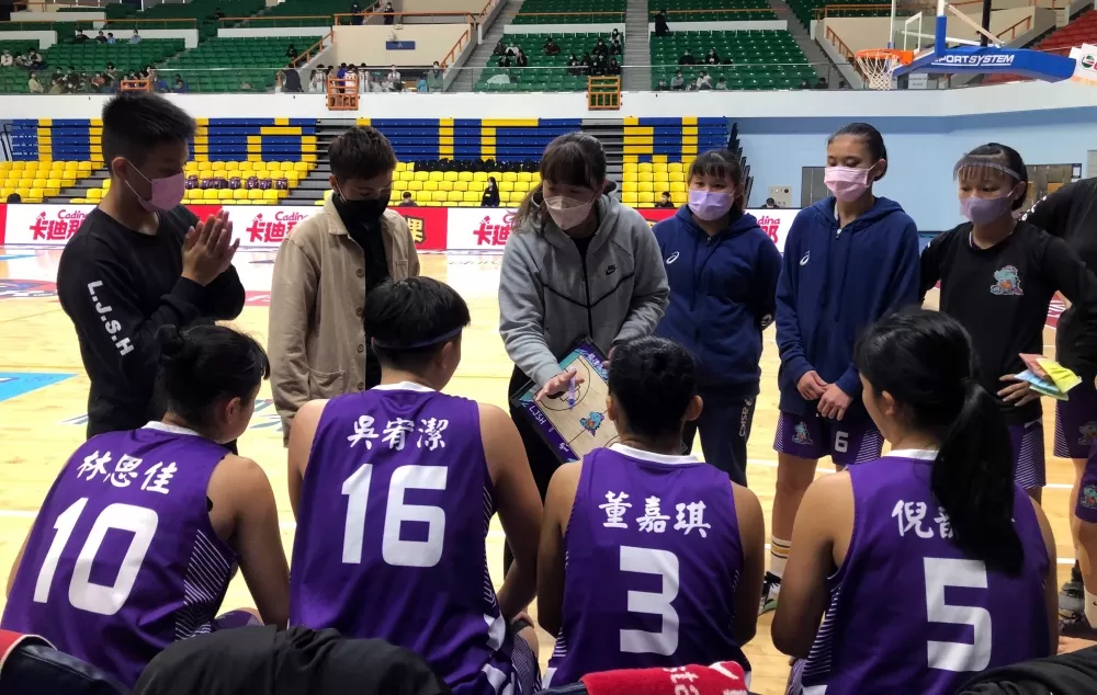 也是首度挑戰甲級的龍津教練羅慧潔面授機宜，惜1分吞下第2敗  。