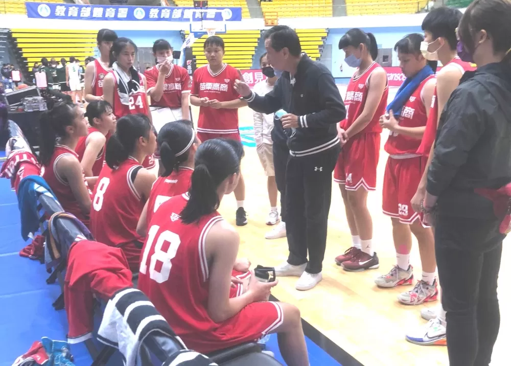 苗商資深教練吳喜松親自操盤。