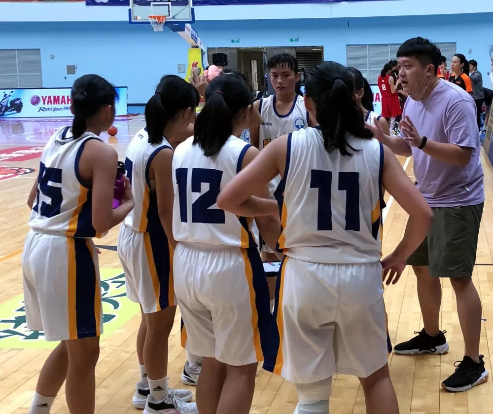 員山教練游子毅耳提面命。