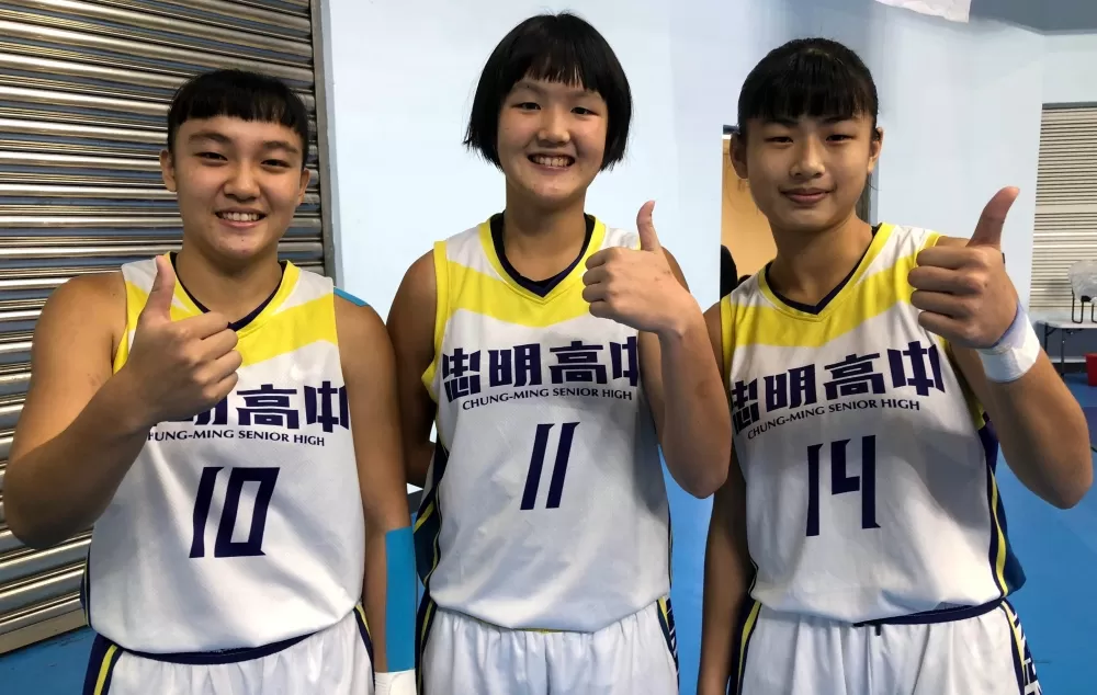 忠明3名禁區好手林芷瑄（左起）、鍾芮涵、鄭鈺欣。