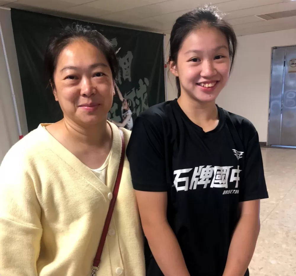 高敏淇、汪真依母女情深。