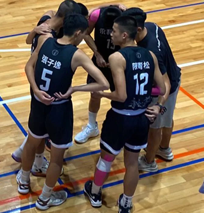 永和場上五人小組會議。