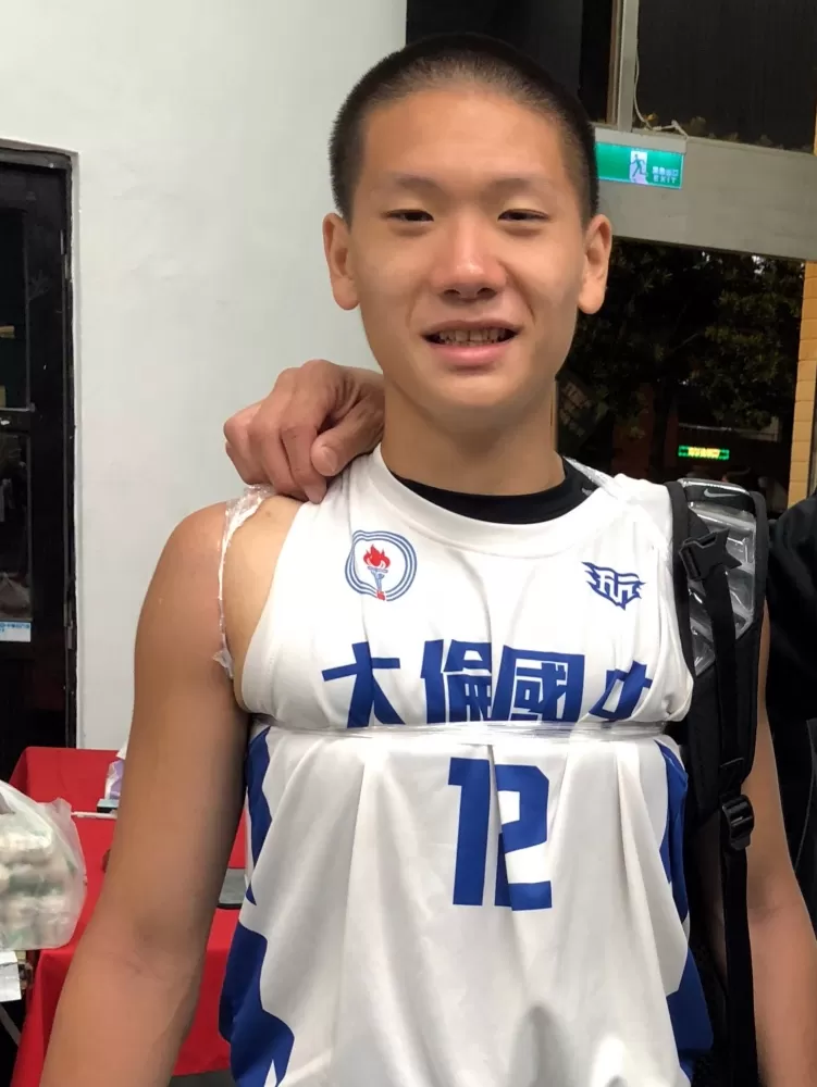 大倫「一哥」賴炫嘉外卡賽攻下15分致勝關鍵，矢志領軍重返12複賽。