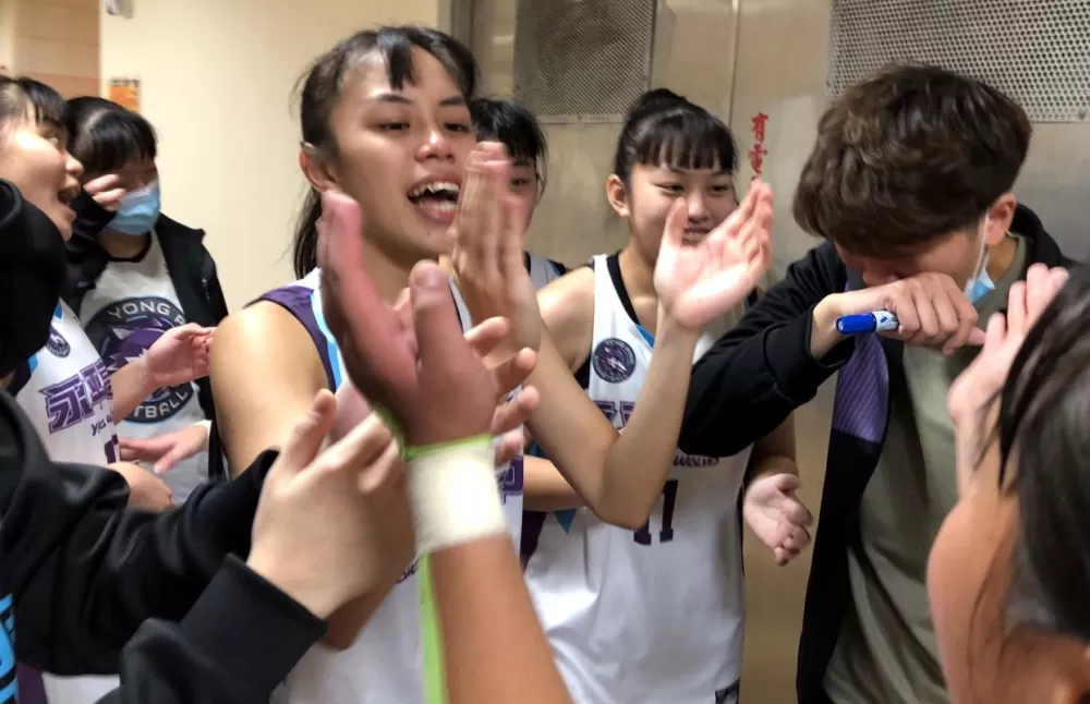 艱辛晉預賽，永平教練、球員哭成一團。