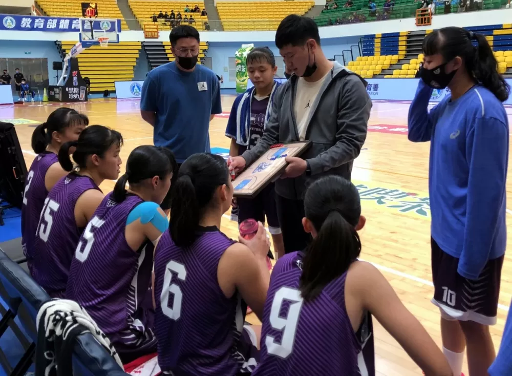 輔仁教練黃玟穎沙盤推演。