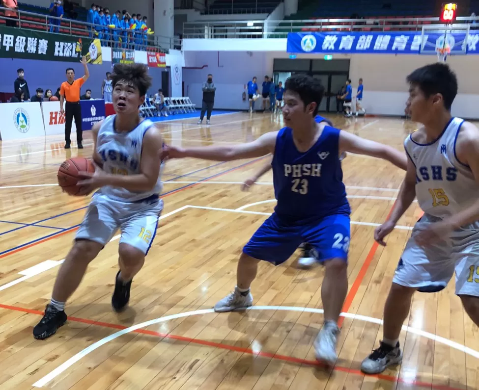 僅報名6人的光啟，連防守都得一對二。