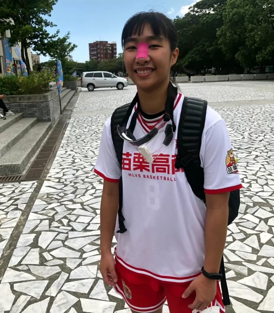 鼻傷前的杜思婷，健康開朗。