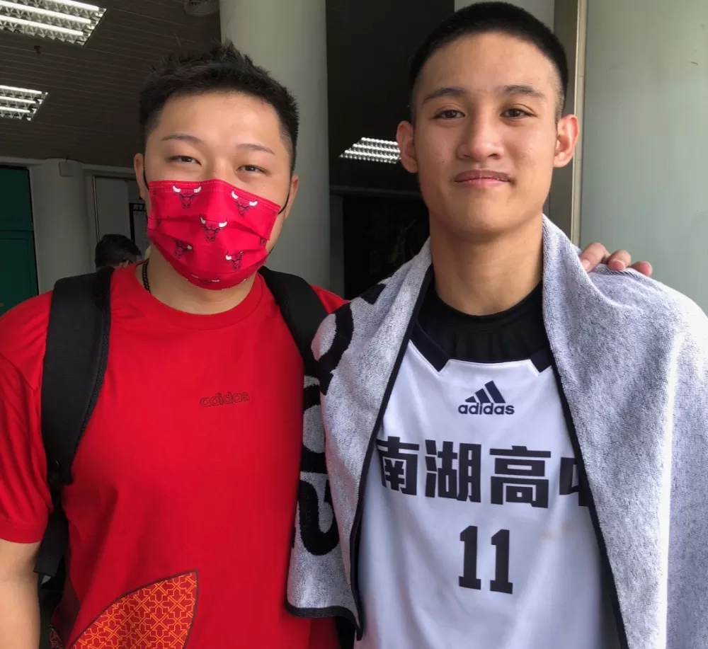 南湖教練黃昶珽與愛將楊梓辰。