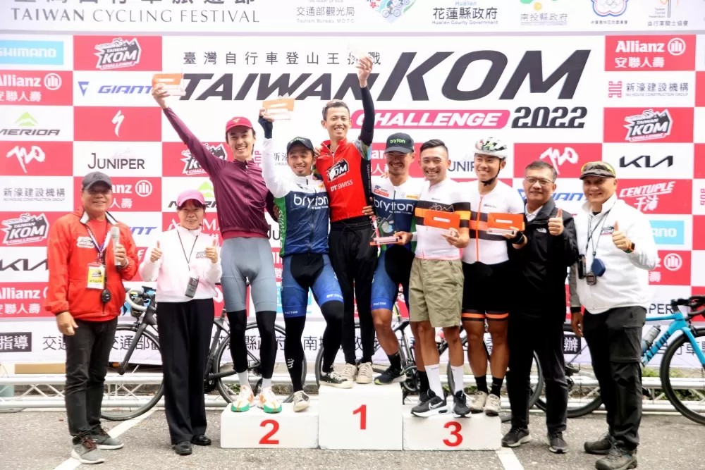 台灣總排前六名頒獎。中華民國自行車騎士協會提供。