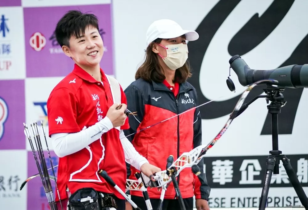 新北凱撒雷千瑩（左）。