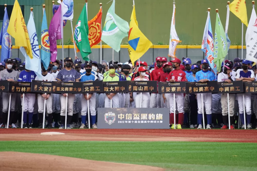 黑豹旗開幕典禮邀請各隊選手共襄盛舉。劉均泓／攝影。