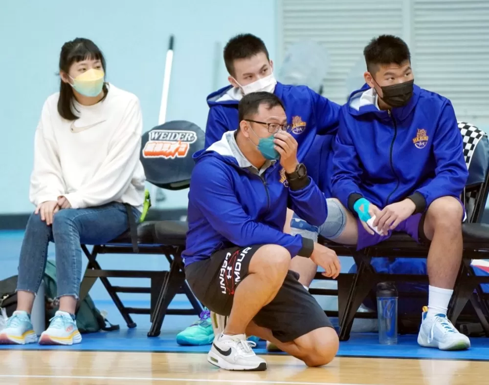 和平資深教練許育誠帶兵一、二十年如一日。