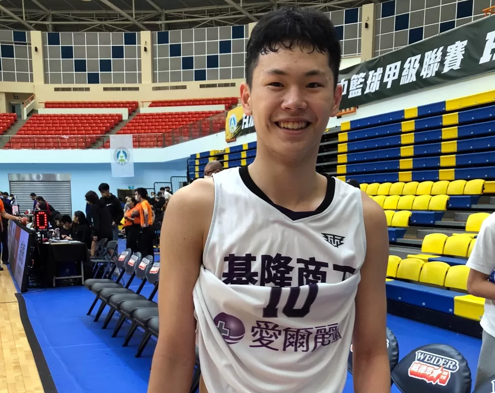 最後51秒球進加罰「三分打」超前致勝的基商190高三隊長廖本謙。