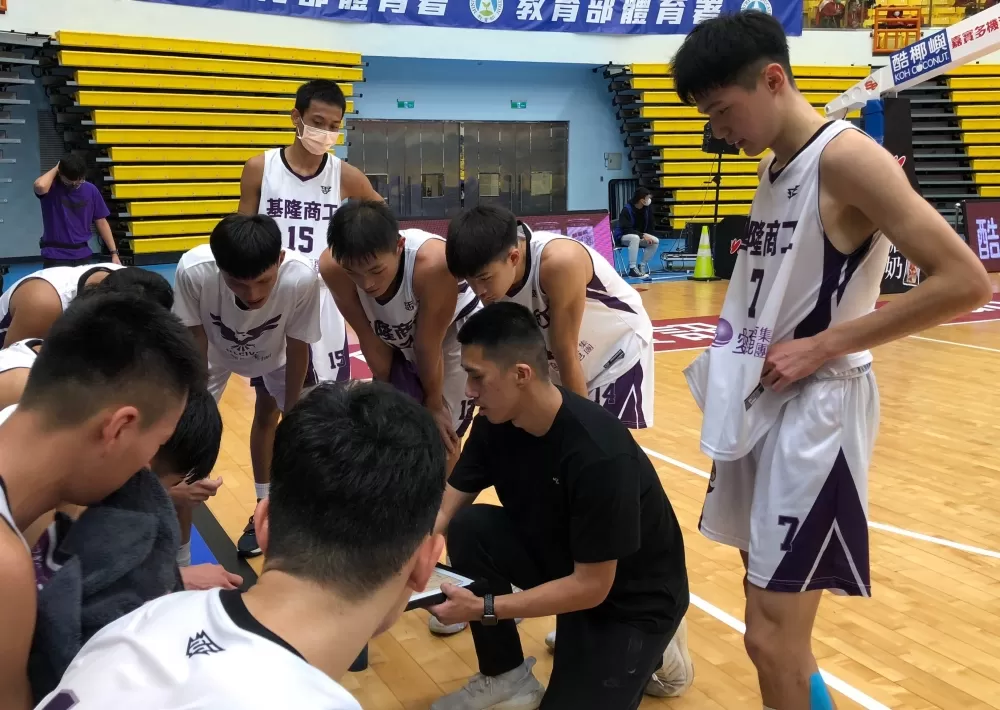 基商教練張立杰面授機宜。