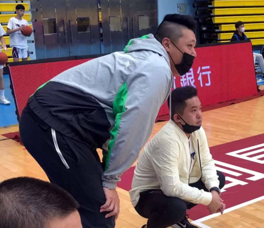 治平教練「新雙槍」吳建龍（左）、蘇裕勝。