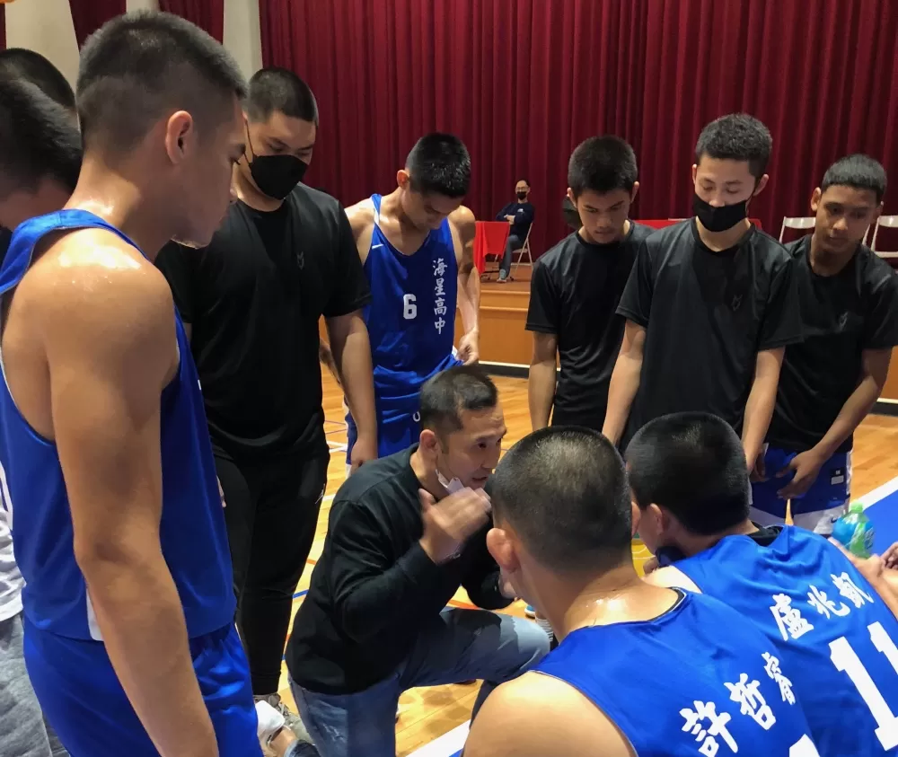 海星教練團面授機宜。