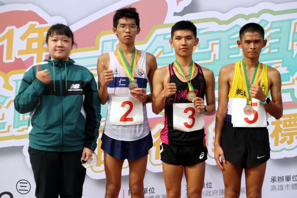 高男1萬公尺前三名。林嘉欣／攝影。