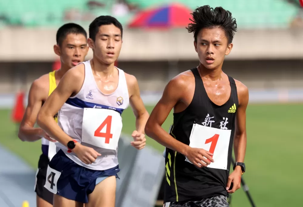 高男1萬公尺決賽。林嘉欣／攝影。