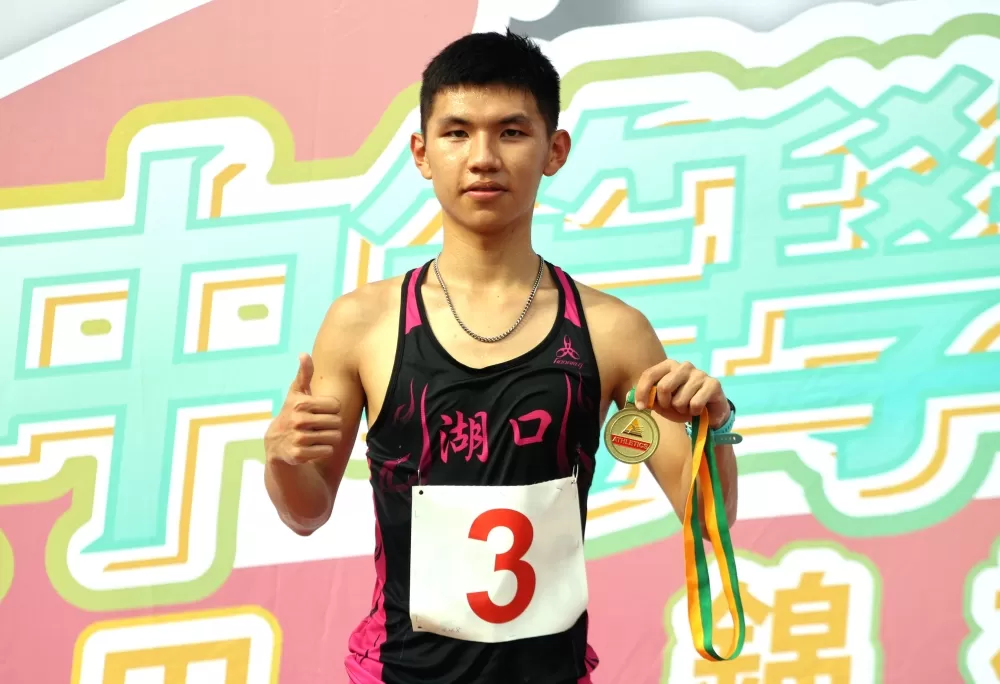 徐立紘1萬公尺進步34秒創最佳奪金。林嘉欣／攝影。