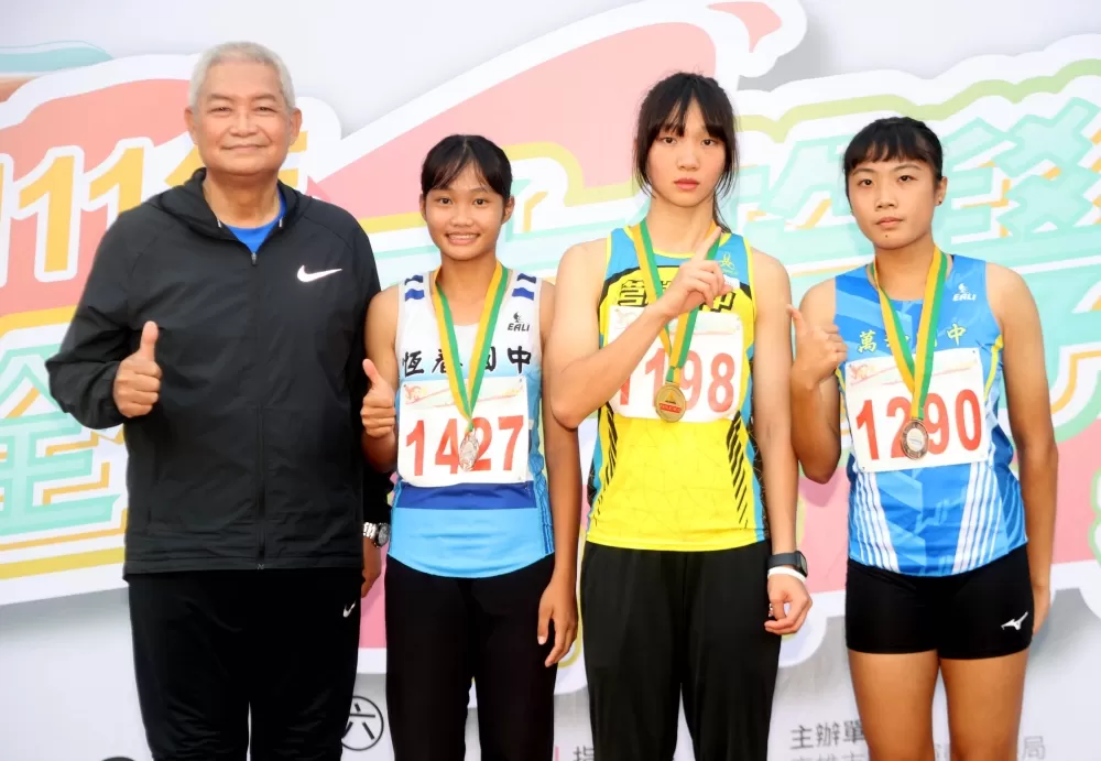 林沛萱（右二）打破國女全能大會紀錄。林嘉欣／攝影。