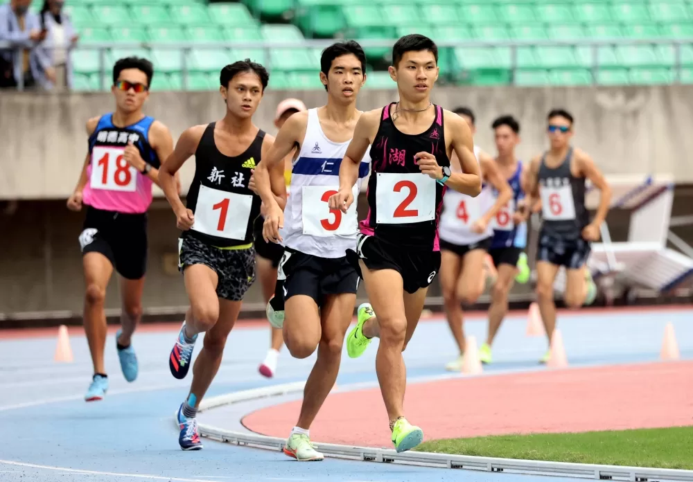 徐立紘（前起）破大會，任宥杰、田睿祥分居二、三。林嘉欣／攝影。