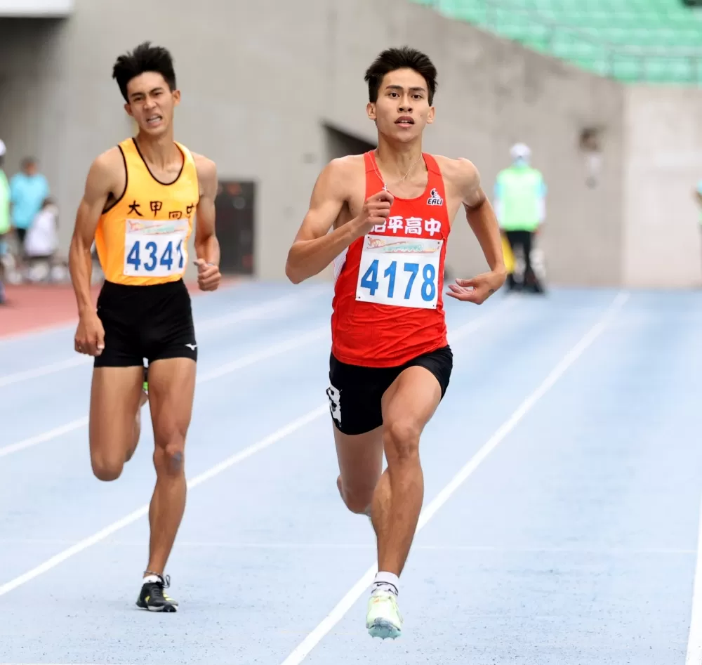 「小楊俊瀚」林柏勳（前）破大會達亞青。林嘉欣／攝影。