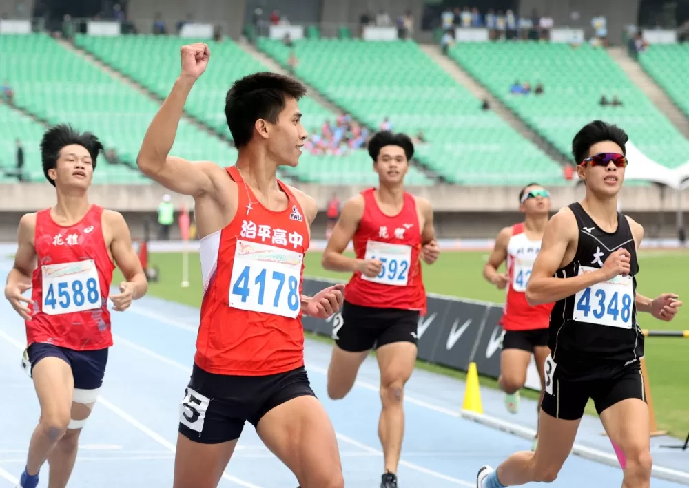 「小楊俊瀚」林柏勳（前）破大會達亞青。林嘉欣／攝影。
