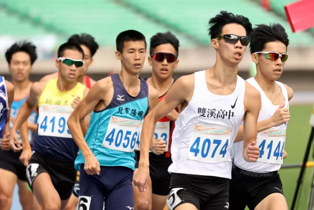 普通班李安翊(前)破懸20年U20全國紀錄達標亞青。林嘉欣/攝影。
