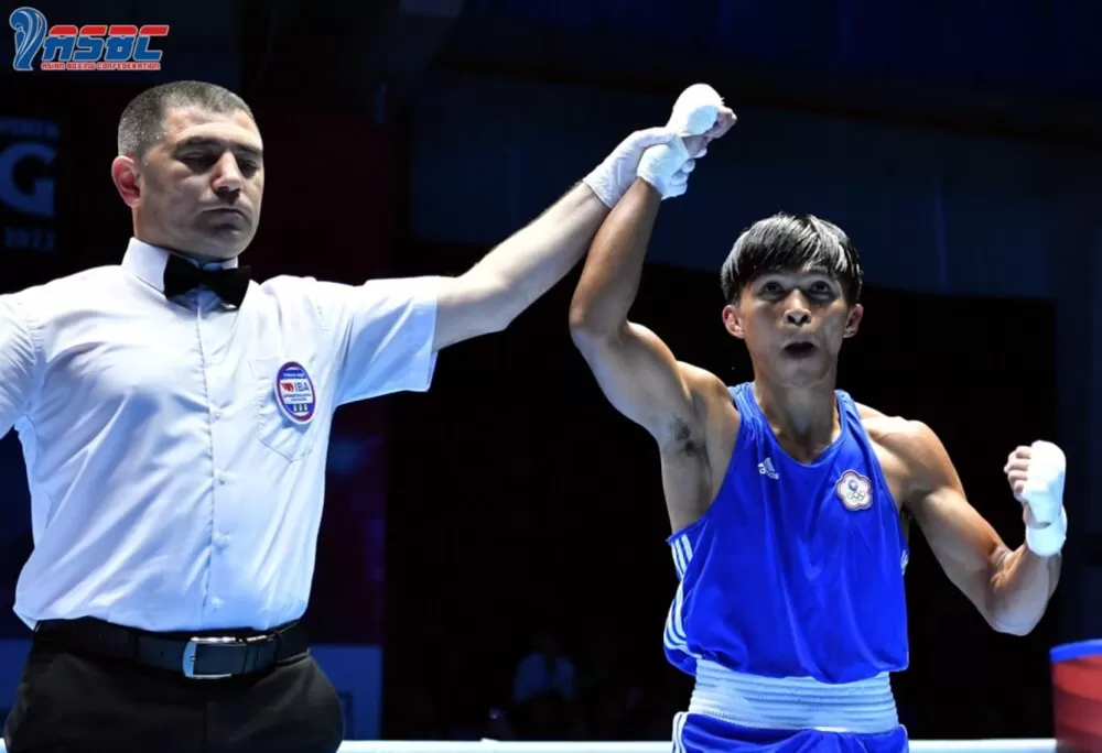 賴主恩(右)勇奪亞洲拳擊錦標賽男子63.5公斤級銅牌。圖/ASBC.Official臉書粉專。