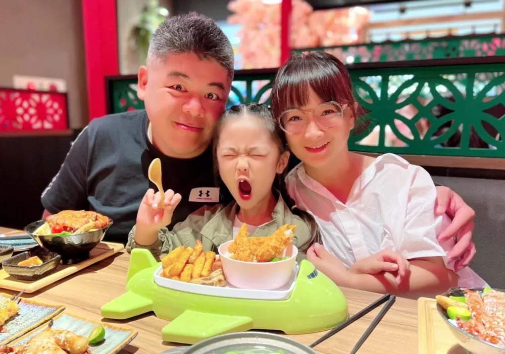 羅尚策和太太及可愛的女兒。羅尚策/提供。