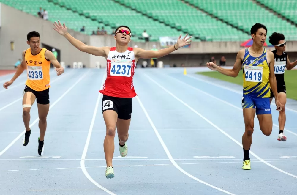 高男400公尺決賽，國立北科附工曹廣鈞奪金。林嘉欣／攝影。