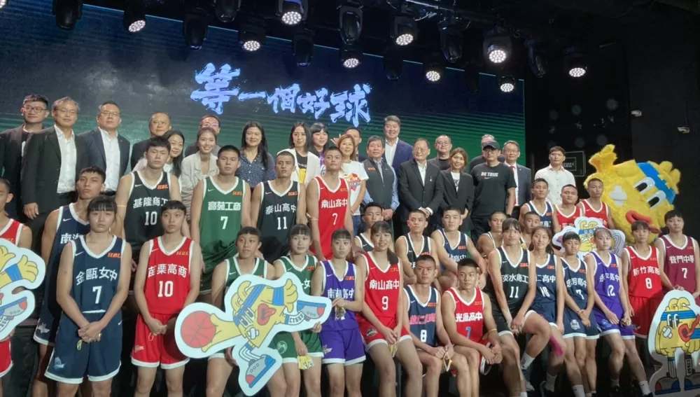 111學年度HBL高中籃球甲級聯賽開賽記者會大合影。