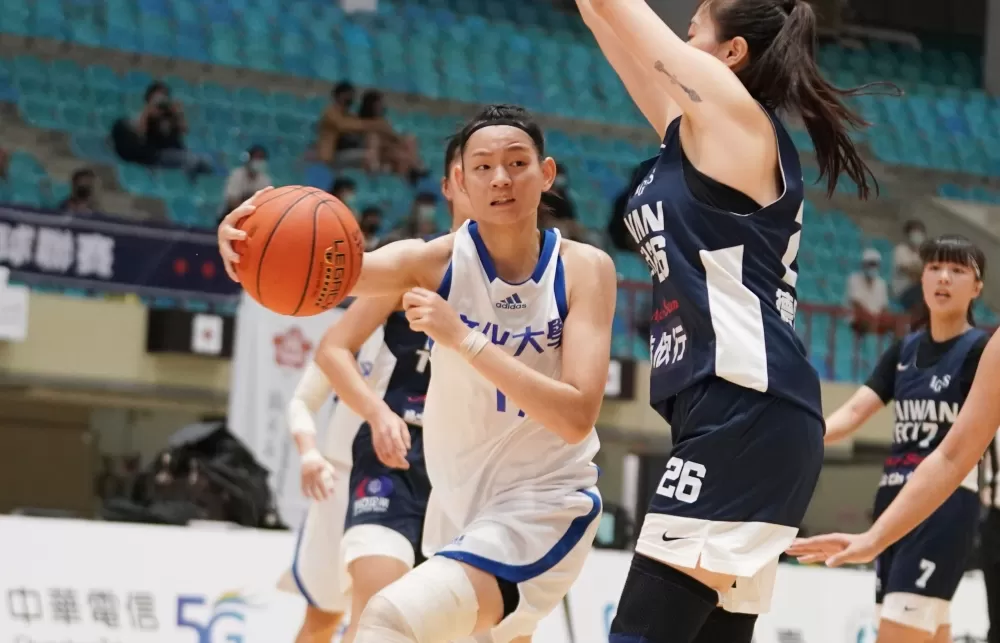 文化大學郭虹廷20分12籃板。大體體總提供。下同。