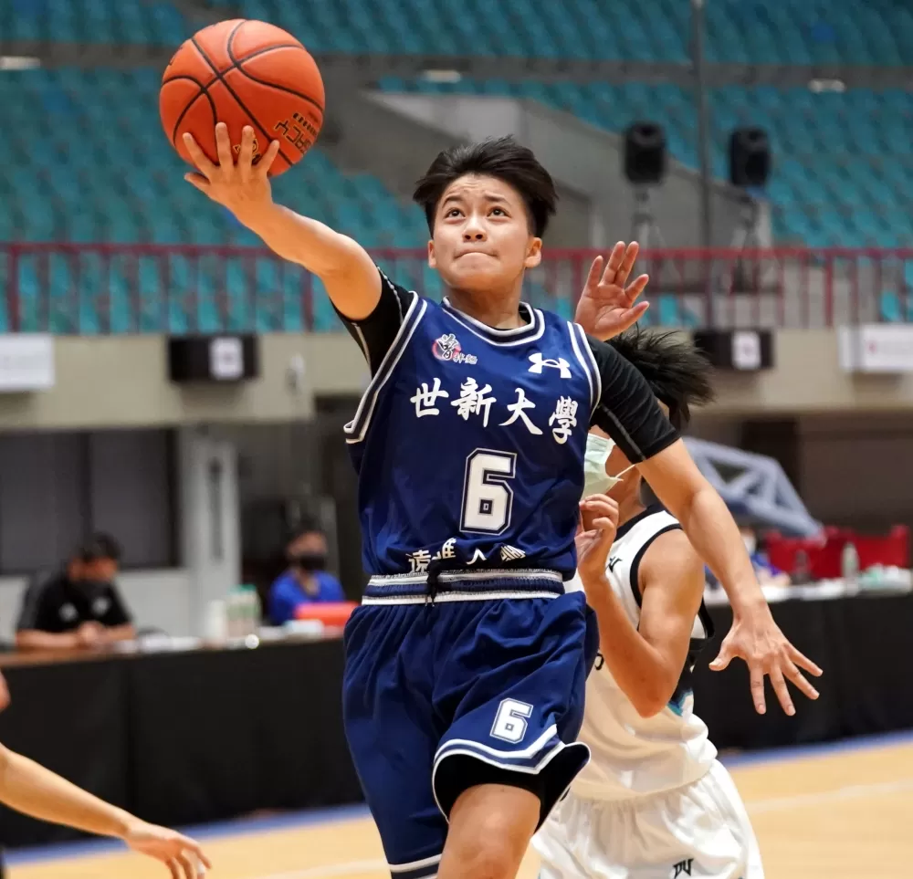 世新大學邱詠鈴15分7助攻。