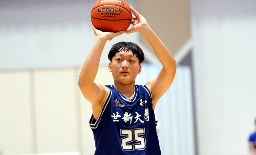 世新大學張婕柔12分7籃板。