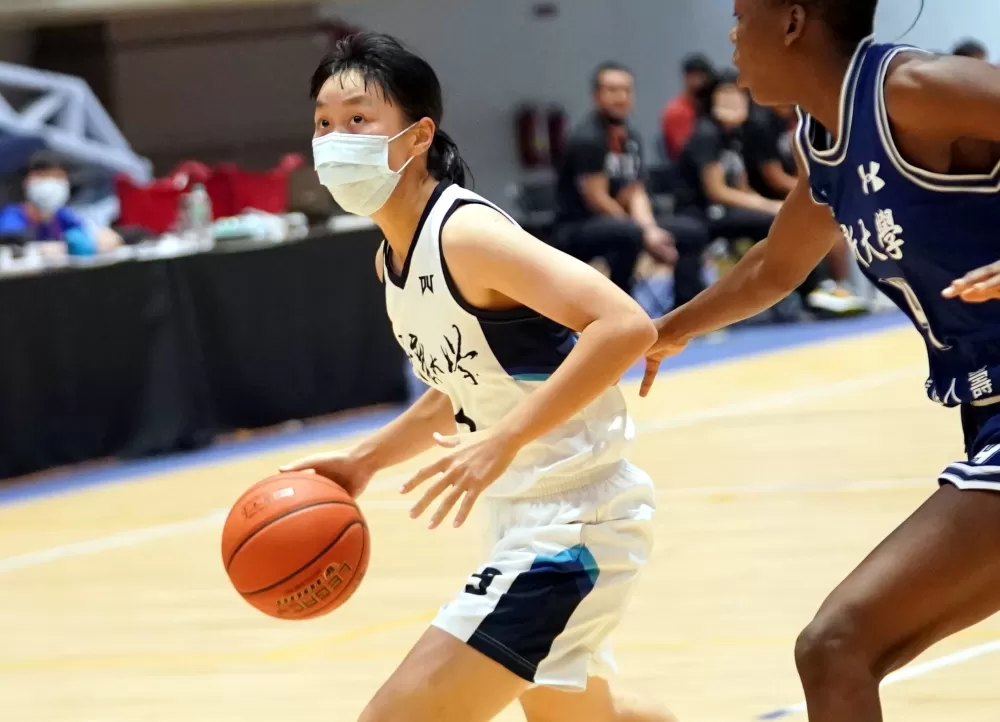 臺灣大學溫品淳6分8籃板。