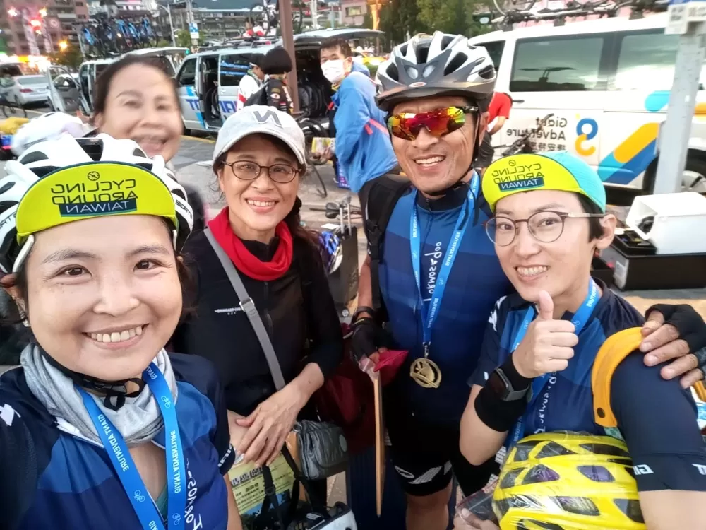 癌友相揪騎遇福爾摩沙。吳瑋萍提供。