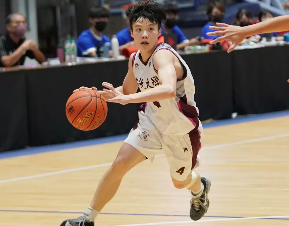 佛光大學李宜樺21分。