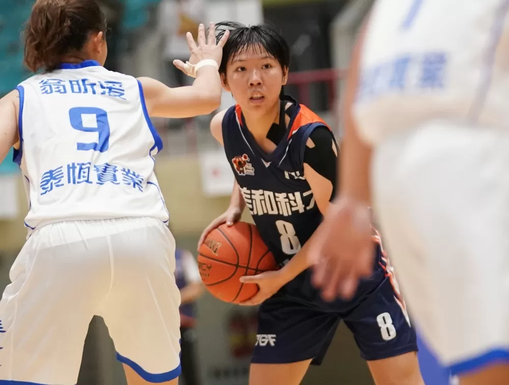 美和科大連婕雯8分。