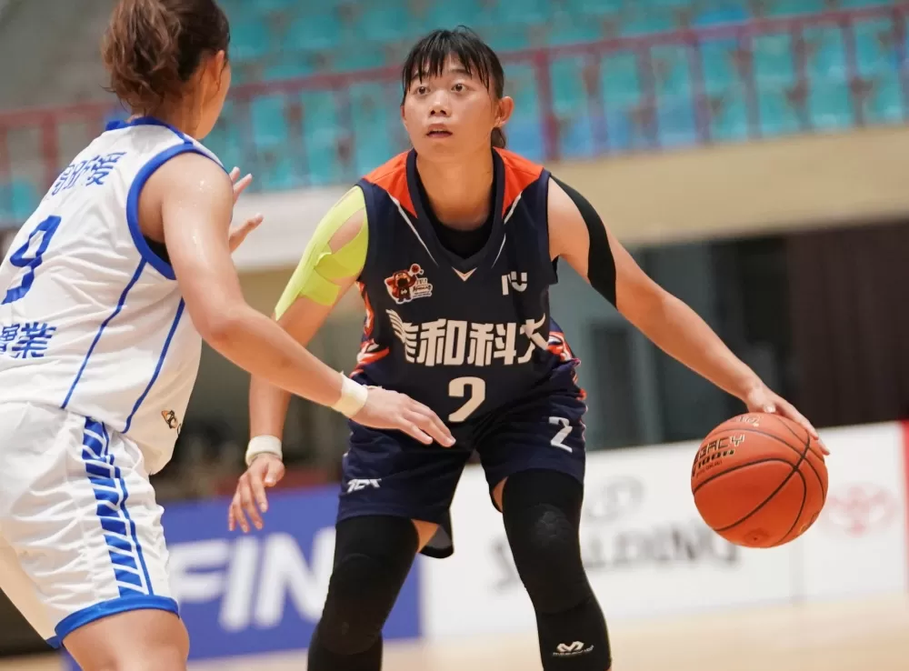 美和科大許可欣21分9籃板7抄截。