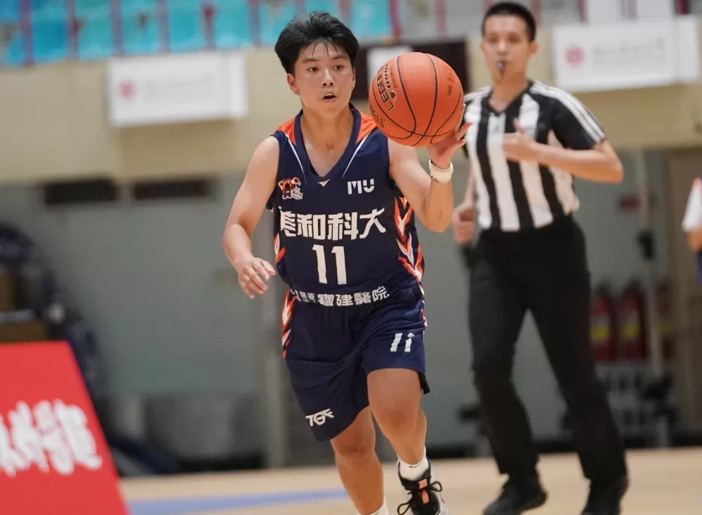 美和科大莊陳琳5分7籃板。