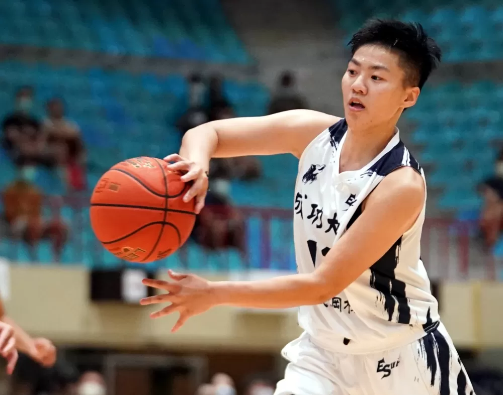 成功大學蔡岑媜11分。