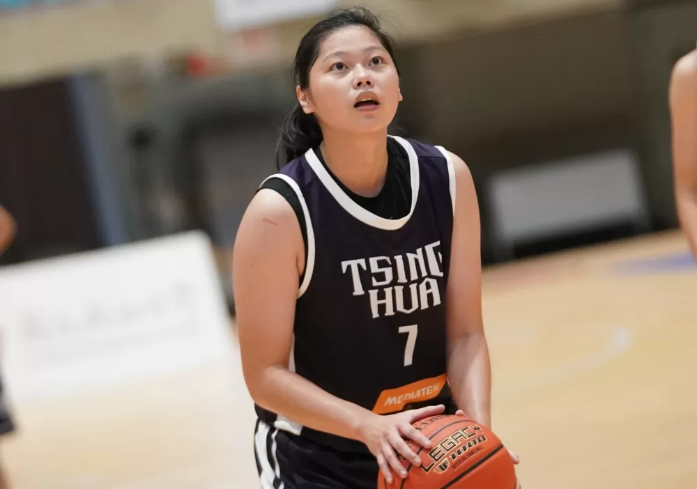 清華大學林軒渝15分含4記三分球。