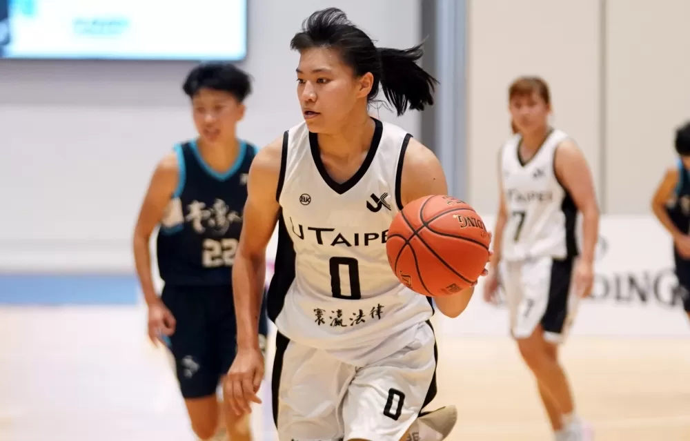 背號「0」的北市大學廖瑋15分。