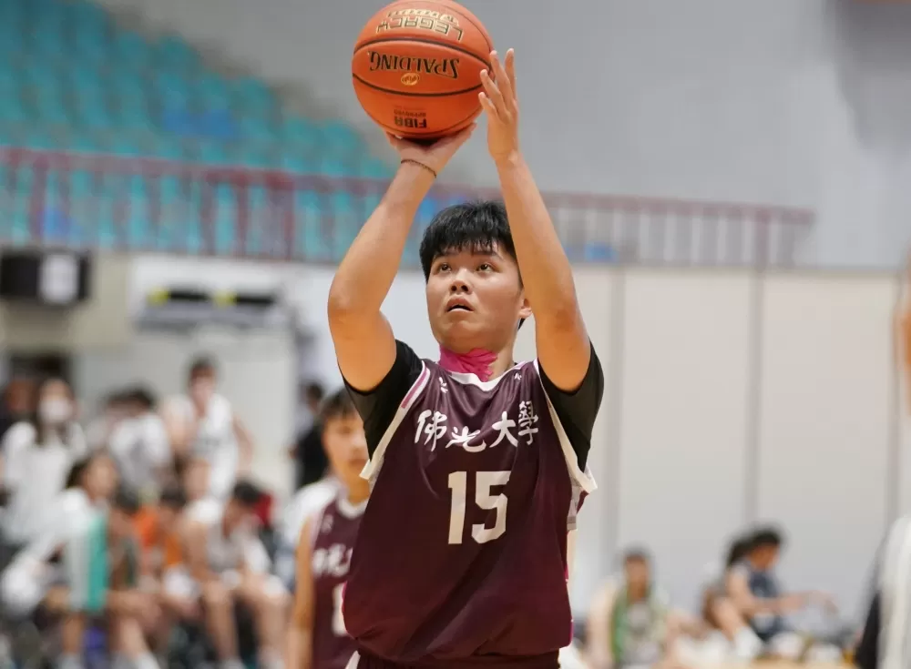 佛光大學陳丁綺11分12籃板。