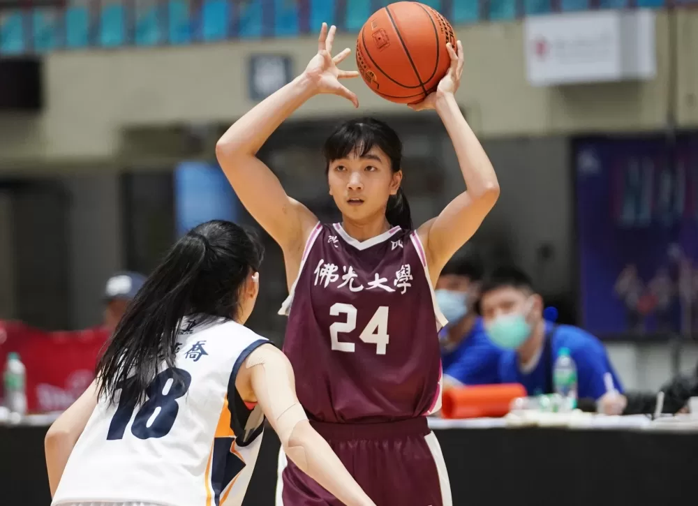 佛光大學陳郁婷11分。