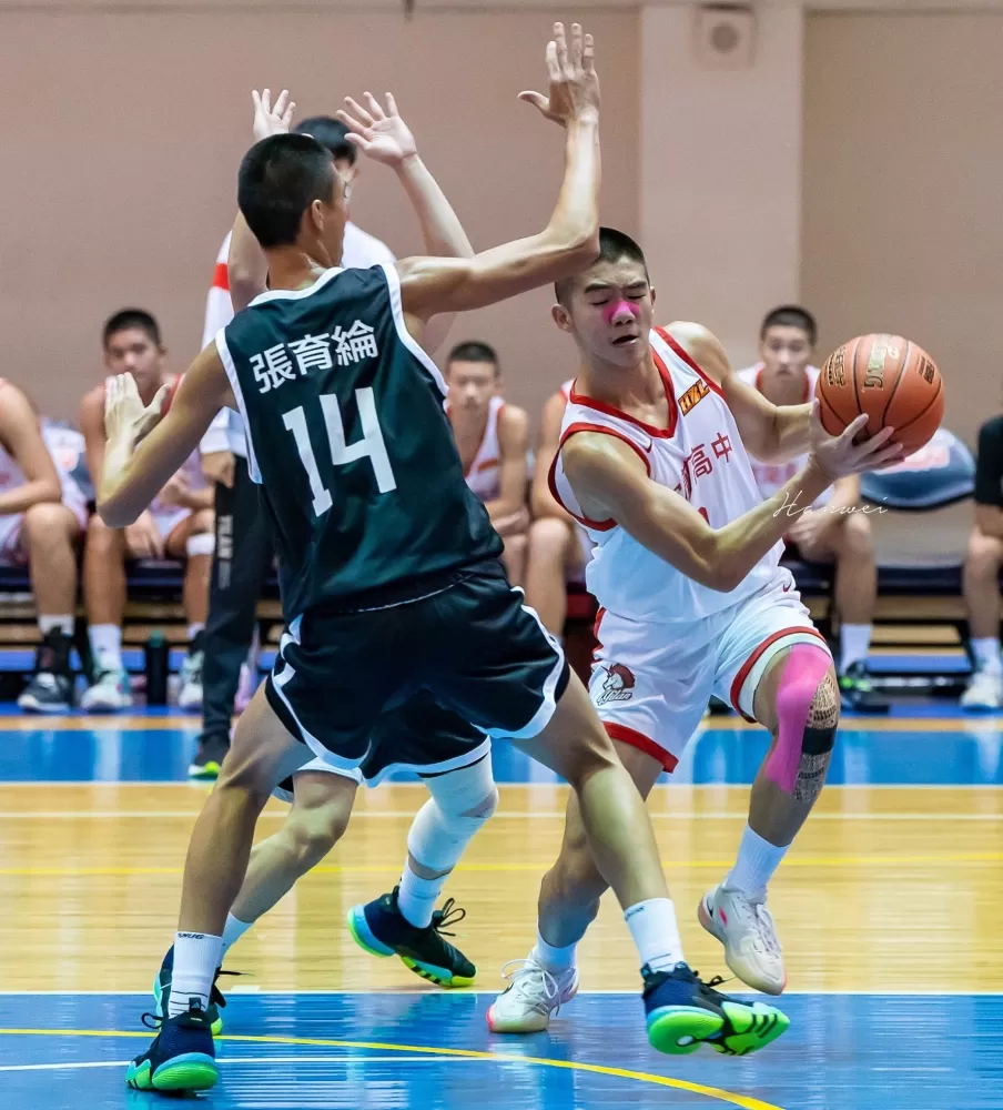 泰山和宜中戰況激烈。侯漢威／攝影。